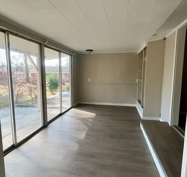 902 Adams St — Photo 13