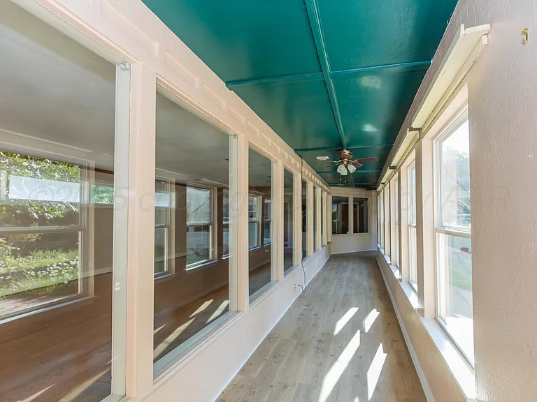 2601 S Ong St — Photo 10