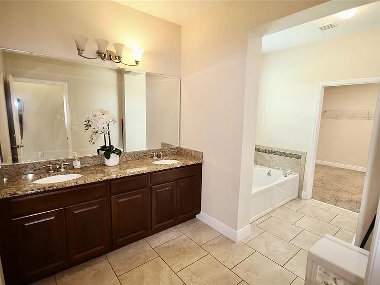 1073 Cavan Dr — Photo 13