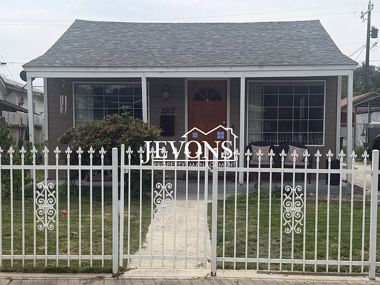 1512 Roosevelt Ave — Photo 1