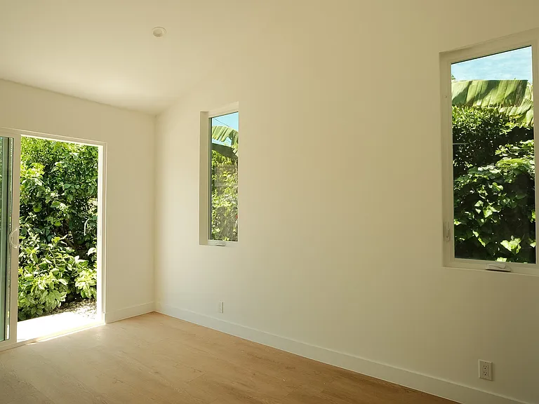 4313 1/2 Kenwood Ave — Photo 24