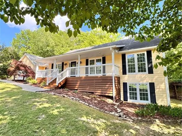 266 Lantern Ridge Ct, Alpharetta, GA 30009