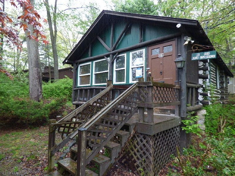 1st image of 22 Wallkill Dr