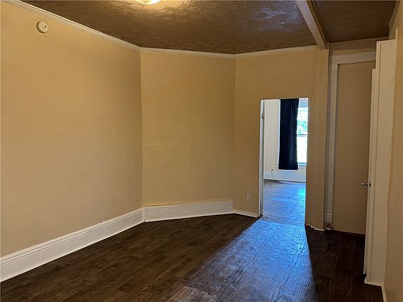 5th image of 126 Charles St