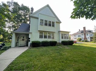324 S Main St, Crown Point, IN 46307