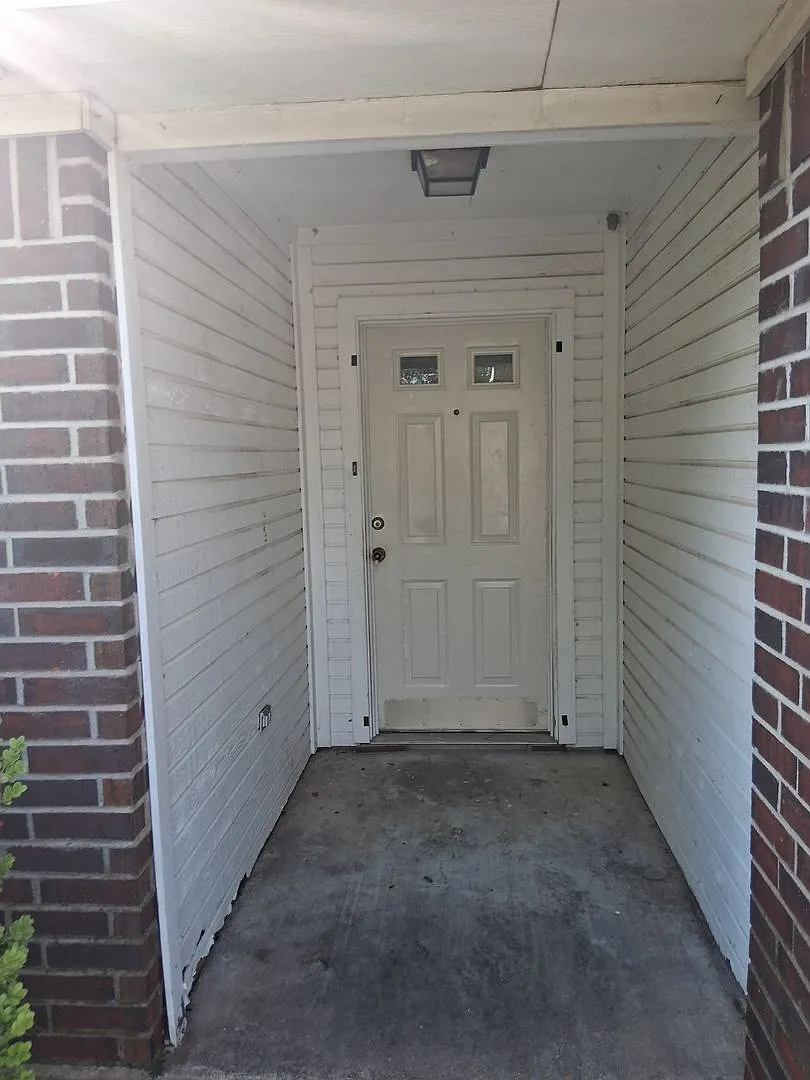 Building Photo - 3806 Lone Oak Dr