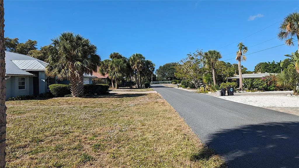 2 bed, 2.0 bath, 1058 sqft, $4,650 — Photo 3