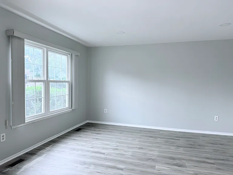 414 Carousel Ct — Photo 2