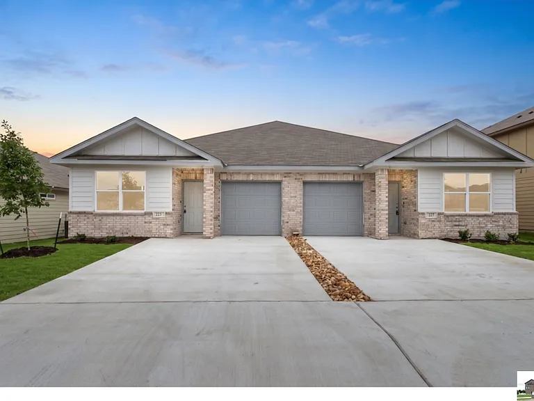 227 Green Valley Dr — Photo 1