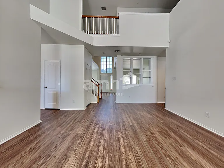 7017 Chaucer Dr — Photo 7