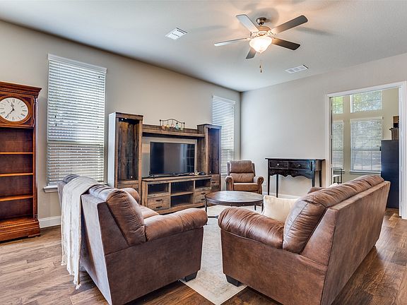 4th image of 1428 Pebble Way