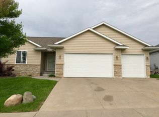 384 Raleigh Ln, Marion, IA 52302