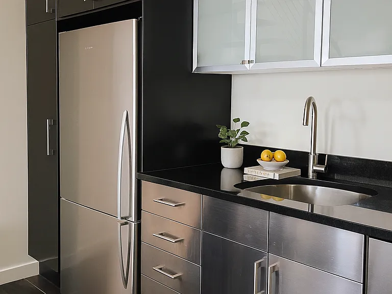 135 Conselyea St #4R — Photo 8