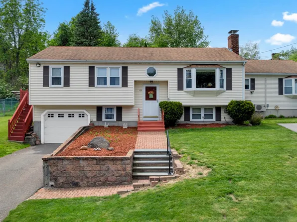 101 Long Hill Dr, Leominster, MA 01453