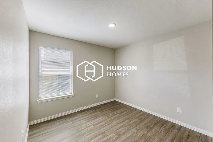423 Armstrong St — Photo 8
