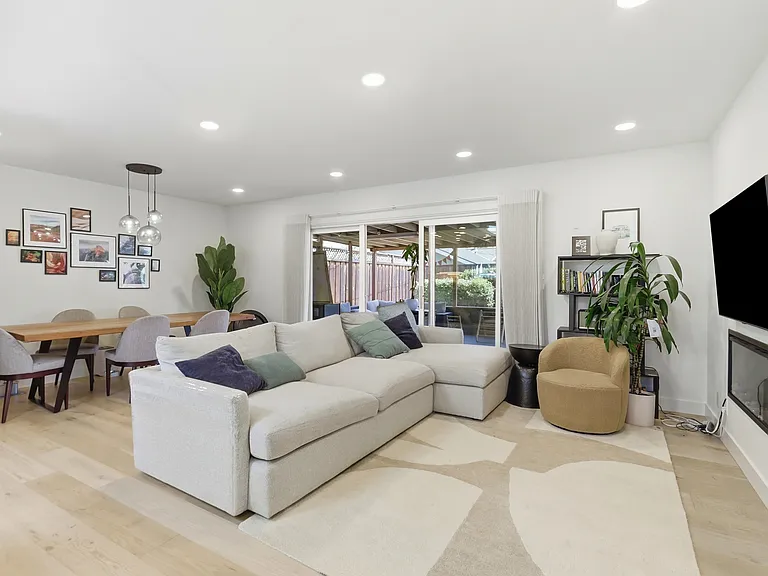 5588 Dartmouth Dr — Photo 4