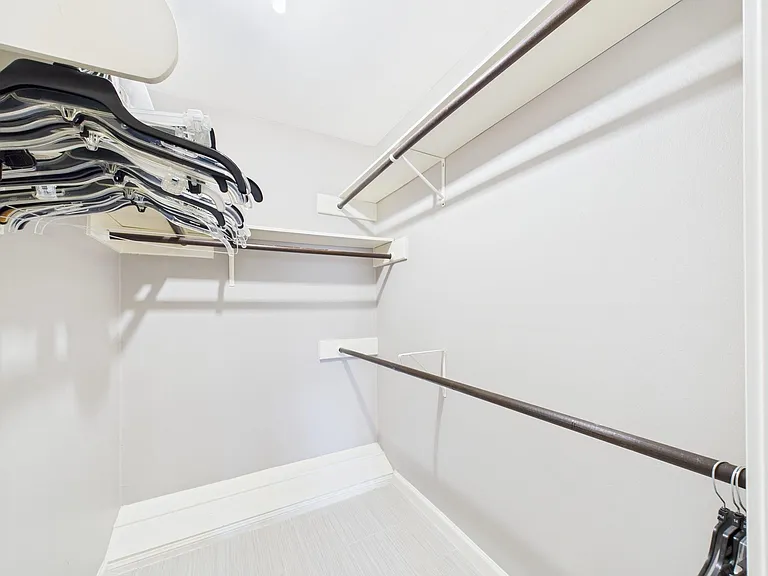 702 Daria Ct — Photo 31