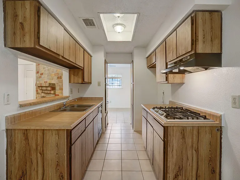 12718 Panay Dr — Photo 6