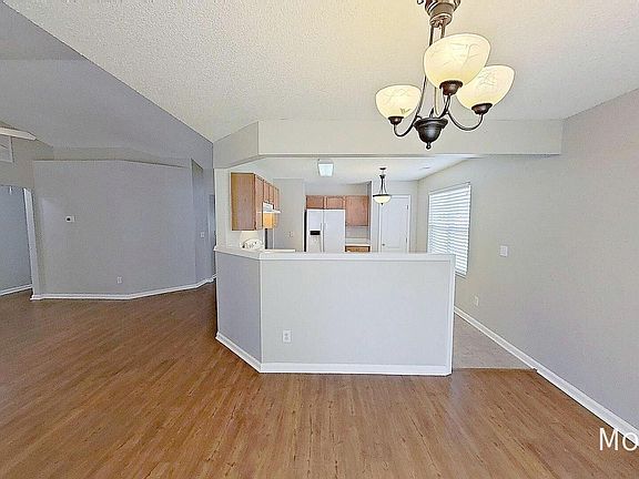 5th image of 4105 Viewmont Dr