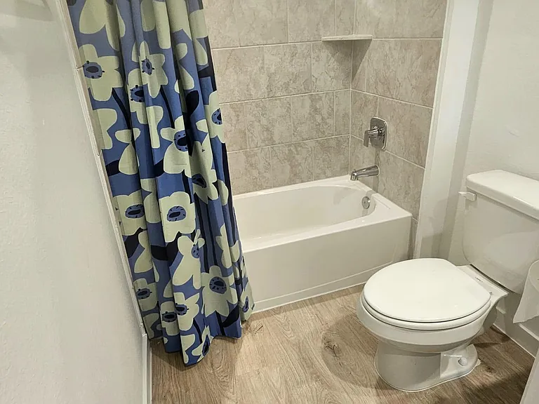 Full Bath, 2nd floor