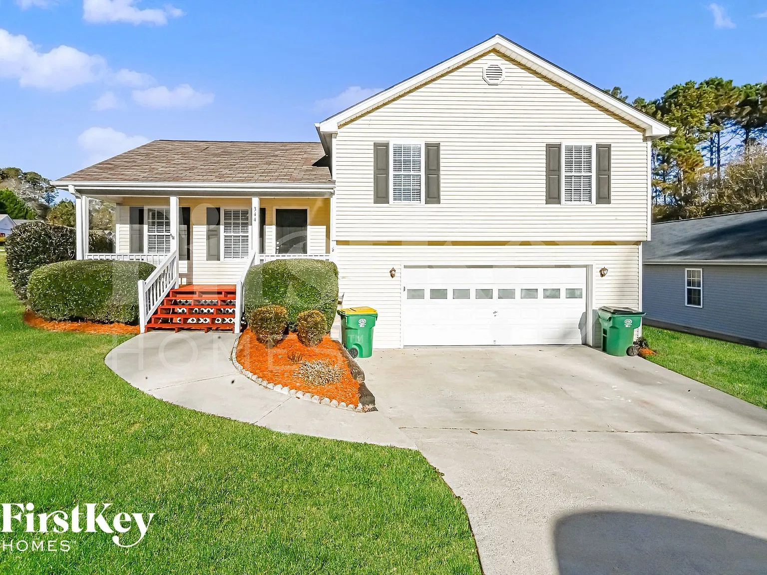 3 bed, 2.0 bath, 1268 sqft, $2,070 — Photo 1