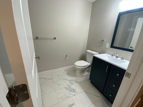 4th image of 120-122 Elm St #4