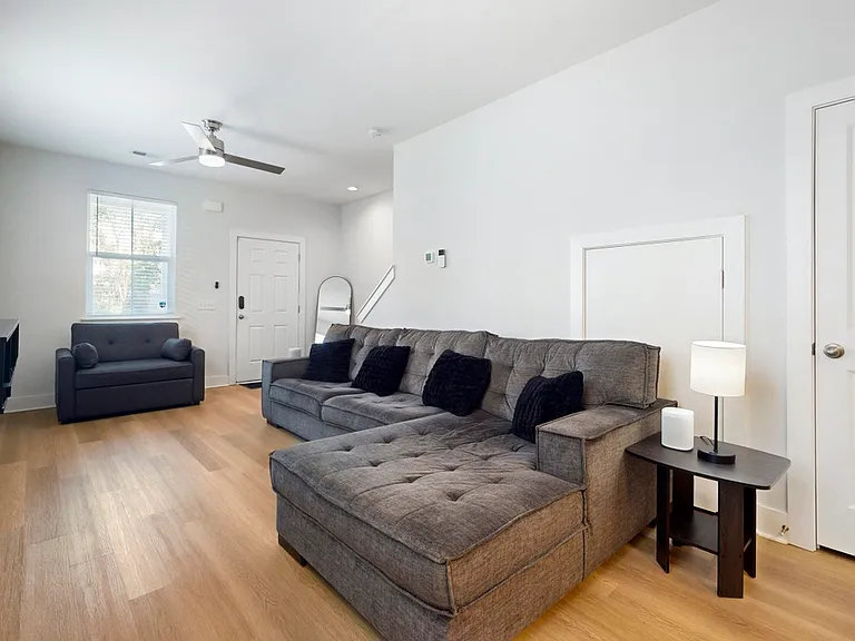 2045 Arbutus Ave — Photo 6