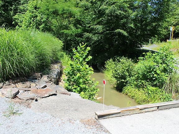 4th image of 8833 Summersville Lake Rd
