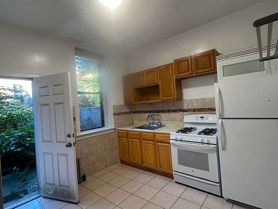 2nd image of 1035 Dean St APT 1