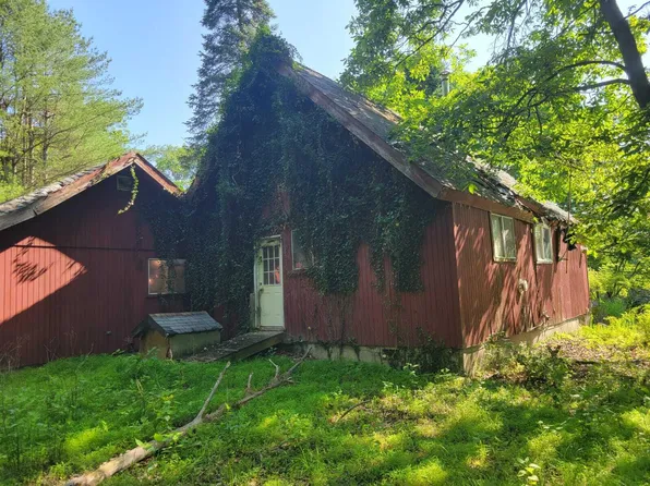 108 Stag Ct, Bushkill, PA 18324