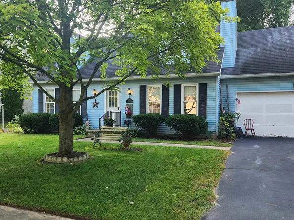 8858 Tanglewood Rd, Temperance, MI 48182