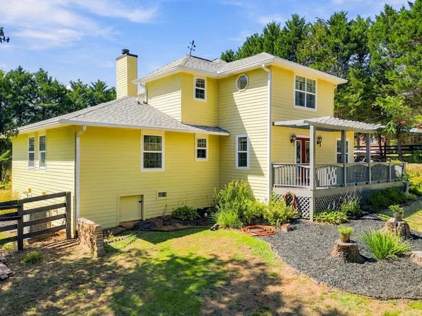110 Spruce Pine St, Tate, GA 30177