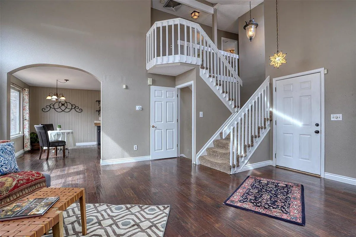 4 bed, 2136 sqft, $3,350 — Photo 4