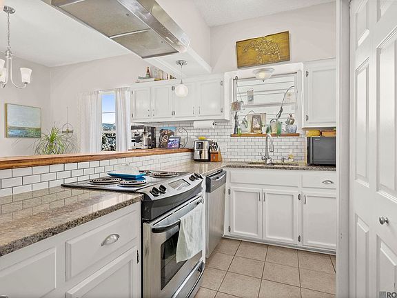 3rd image of 1752 Manor Oak Dr