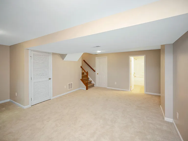 9705 Becker Ct — Photo 19