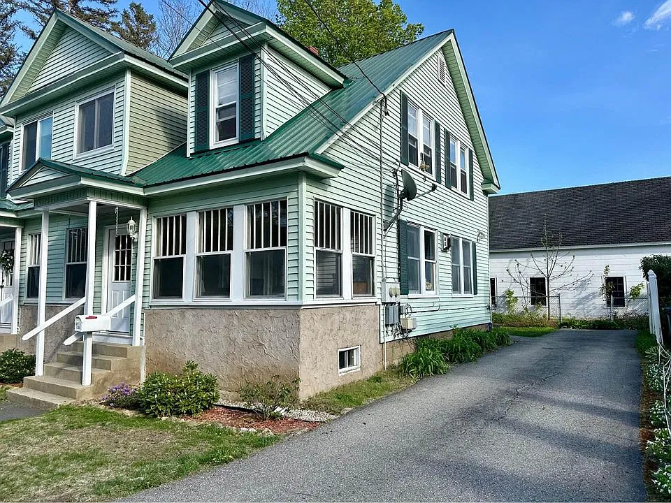 3 bed, 1270 sqft, $2,400 — Photo 1