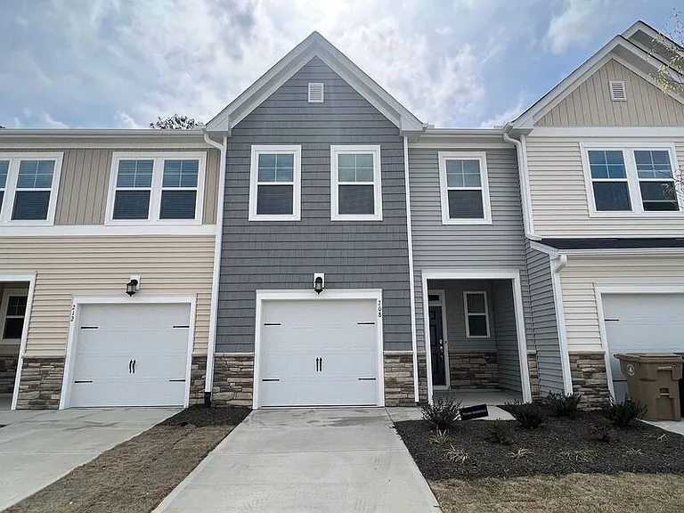 208 Garden Vine Trl — Photo 1