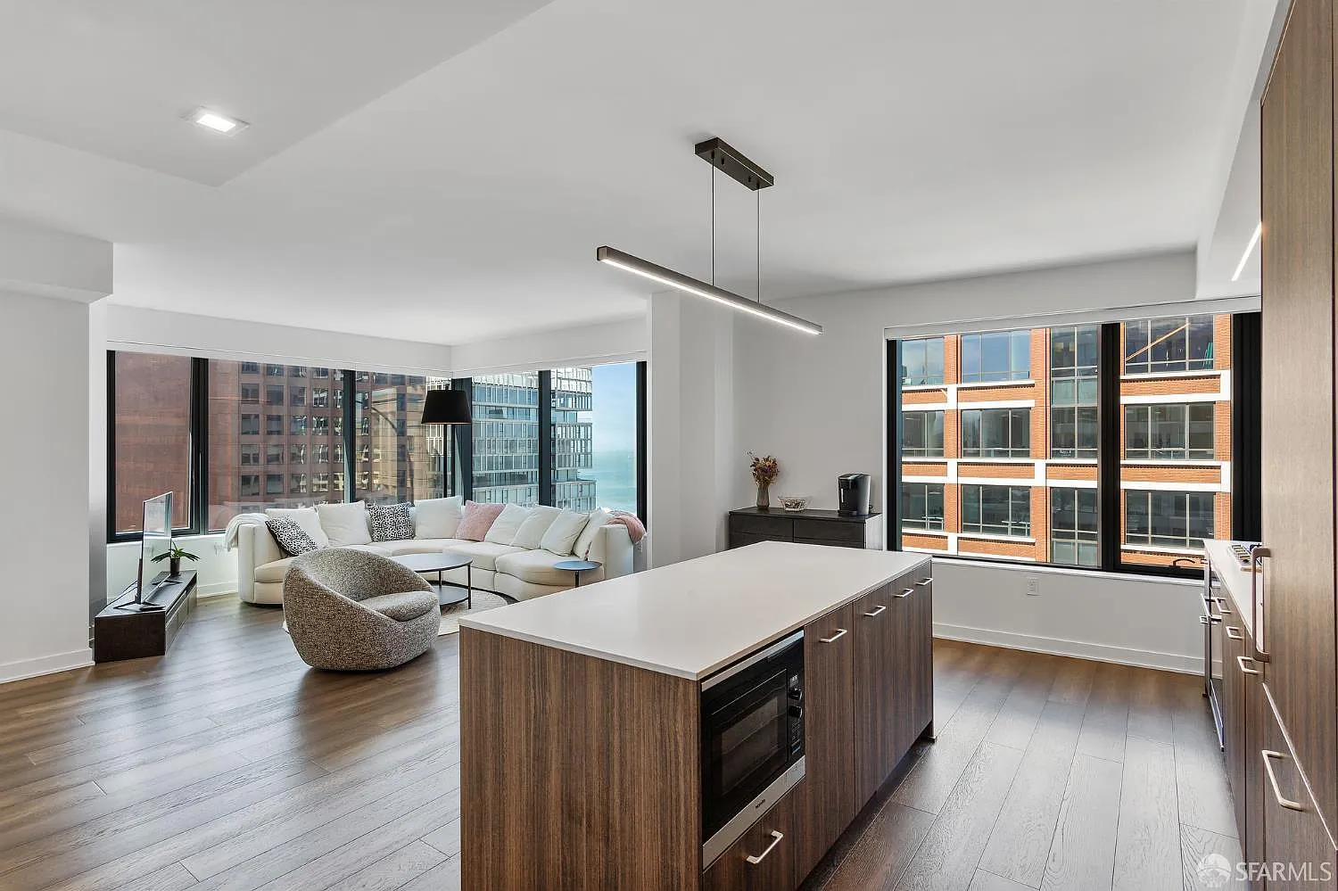 2 bed, 2.0 bath, 1485 sqft, $10,200 — Photo 2