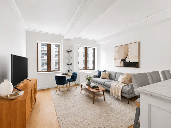 225 E 19th St #605, New York, NY 10003