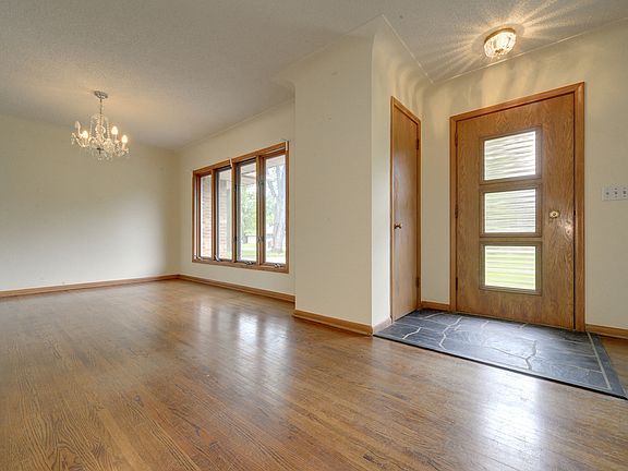5th image of 6901 Wooddale Ave
