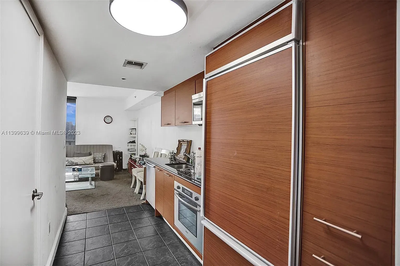 Studio, 567 sqft, $2,500 — Photo 2