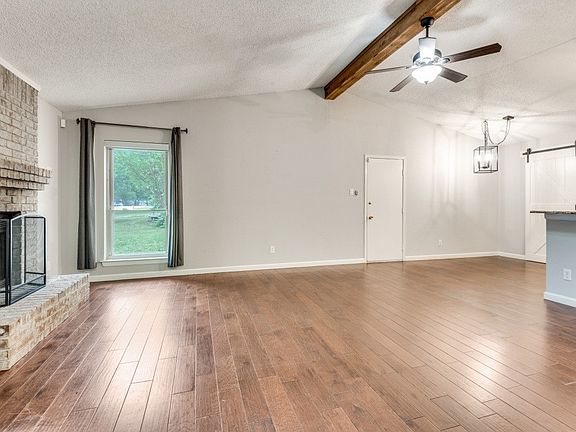 5th image of 1041 S Riverside Dr
