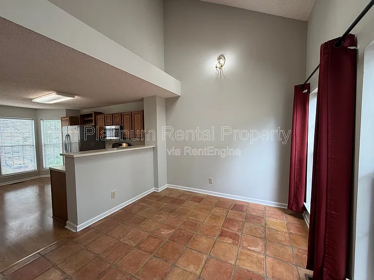2196 Goodwood Blvd SE — Photo 9