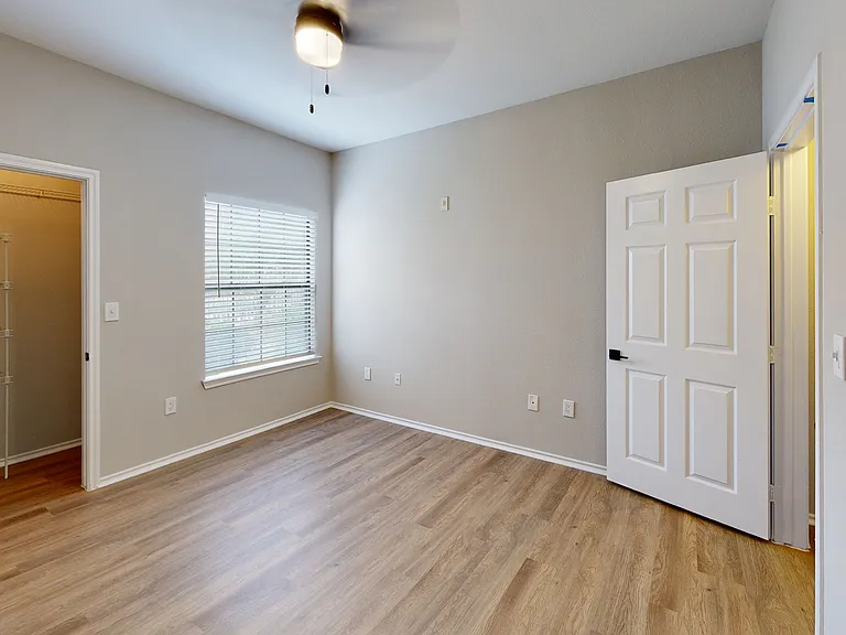 Lakeline Villas — Photo 59