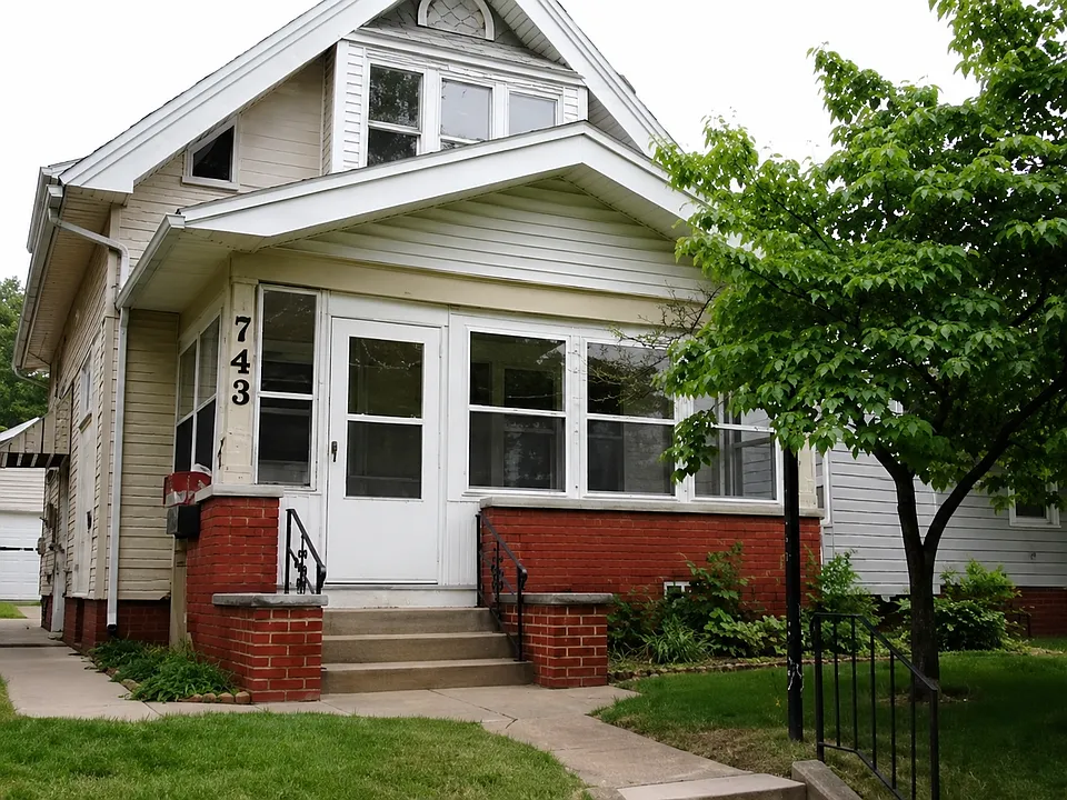 743 Lodge Ave
