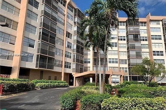 1200 Saint Charles Pl APT 708