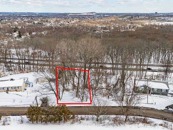 3rd image of 928 Wintergreen Avenue