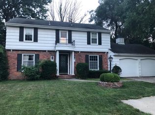 423 W Red Bridge Rd, Kansas City, MO 64114