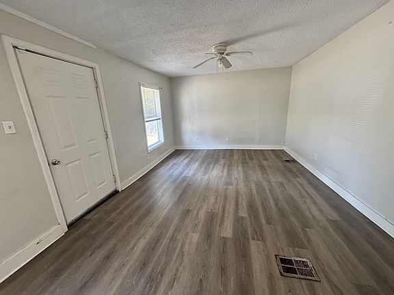 3rd image of 433 Blanche Rd