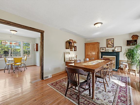 3rd image of 330 Sideling Mountain Dr